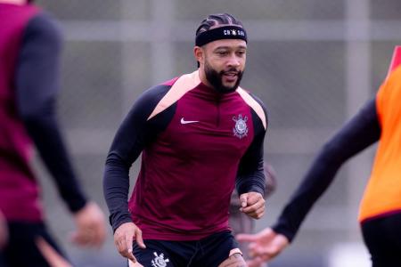 Memphis em treinamento do Corinthians