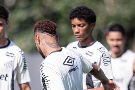 Neymar e Robinho Jr. durante treino no Santos