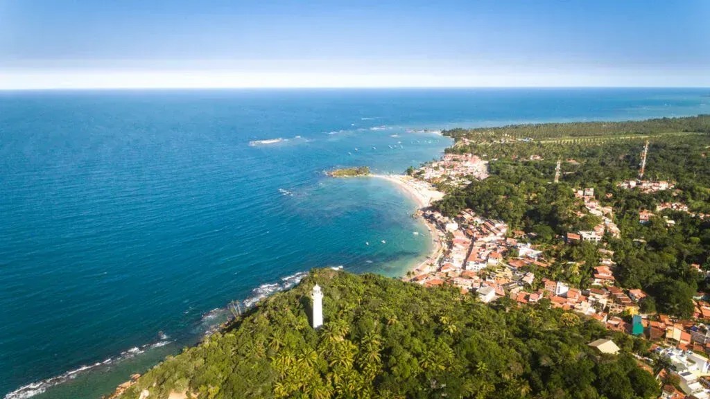 Vila baiana fundada em 1535 reúne praias numeradas e fortaleza histórica