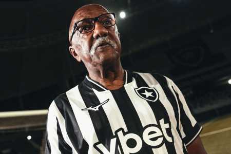 Botafogo apresenta nova coleção de uniformes