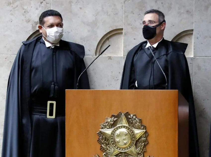 Indicados de Bolsonaro, Nunes Marques e André Mendonça assumem comando do TSE nesta terça (12)