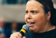 Pastora viraliza ao fazer pregação contra violência doméstica em congresso cristão