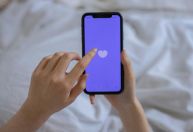 Homem com 55 mil ‘matches’ em app de namoro tem conta excluída e plataforma é condenada