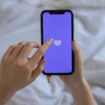 Homem com 55 mil ‘matches’ em app de namoro tem conta excluída e plataforma é condenada