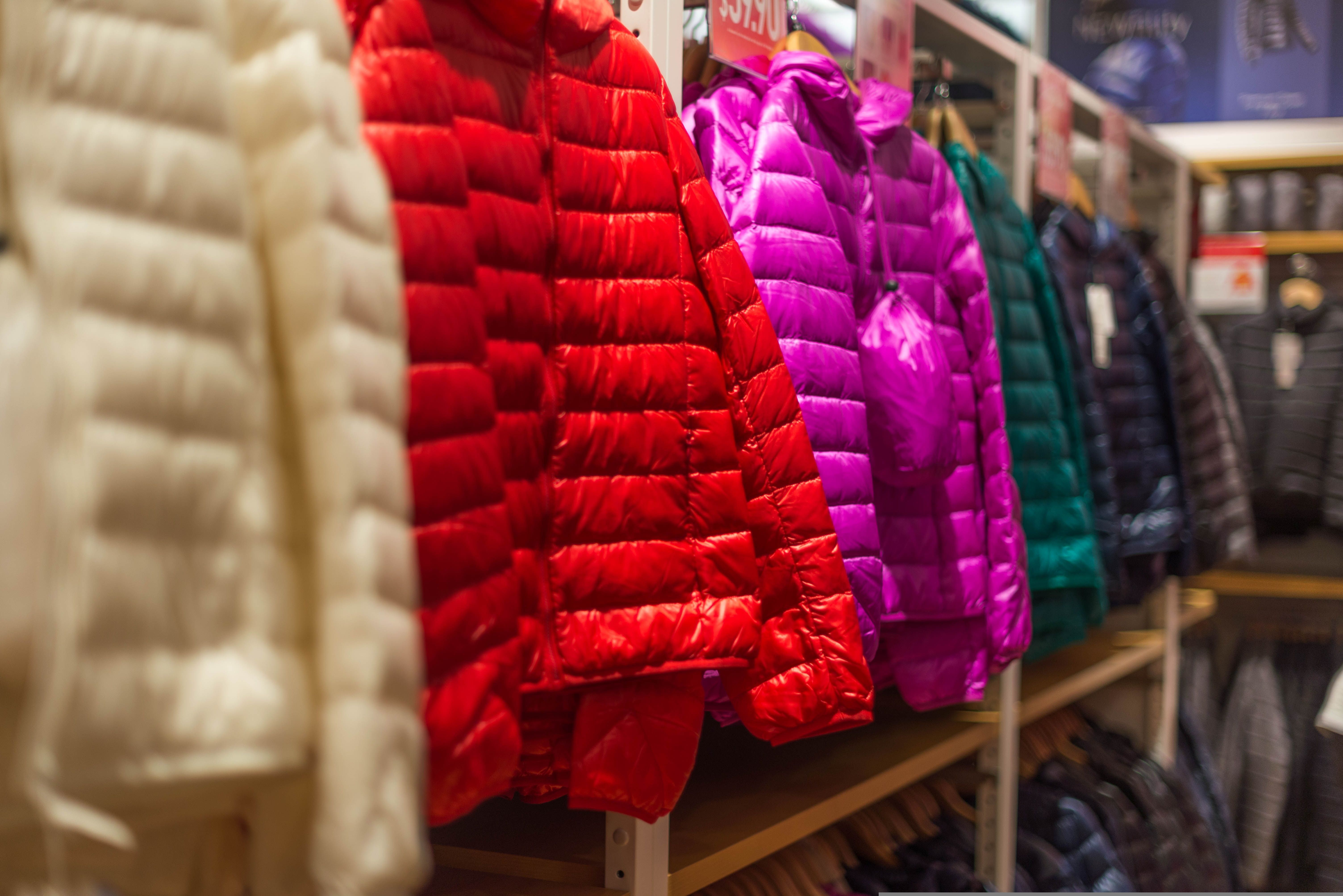 Jaquetas puffer estão fora de moda: a tendência que vai dominar Paris e Milão em 2026