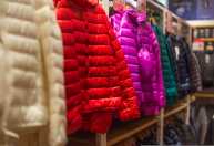 Jaquetas puffer estão fora de moda: a tendência que vai dominar Paris e Milão em 2026
