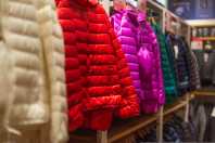 Jaquetas puffer estão fora de moda: a tendência que vai dominar Paris e Milão em 2026