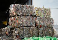 Tijolos feitos de plástico reciclado permitem a construção de casas em apenas cinco dias