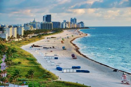 Miami concentra hotéis de luxo, beach clubs privados, gastronomia sofisticada e intensa vida noturna • Brendon Spring/ Pexels