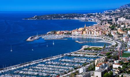 Vista à beira-mar da Riviera Francesa • Valentin Onu / Pexels