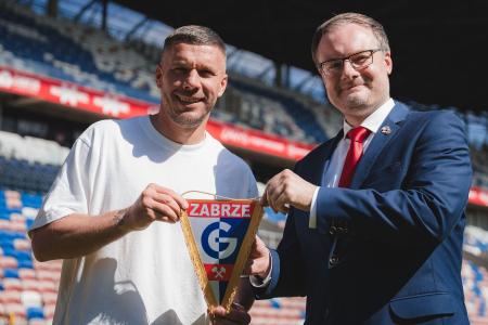 Lukas Podolski se despedirá dos gramados do Górnik Zabrze e passará a ser dono do clube