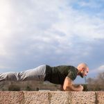 Por quantos segundos deve durar a prancha abdominal para fortalecer adequadamente o abdômen?