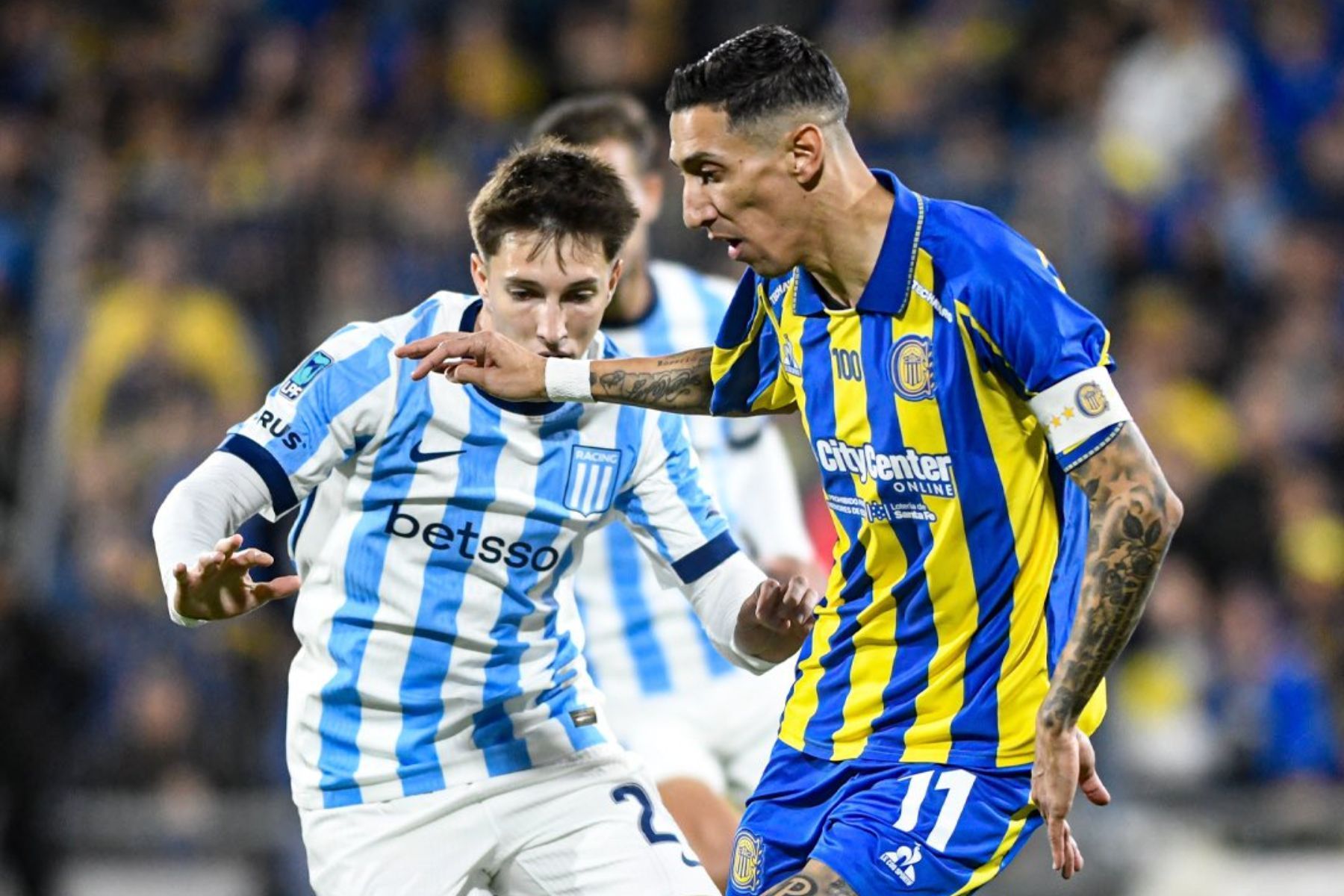 Ex-Atlético marca, mas Racing leva virada de time de Di Maria e é eliminado do Argentino