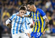 Ex-Atlético marca, mas Racing leva virada de time de Di Maria e é eliminado do Argentino