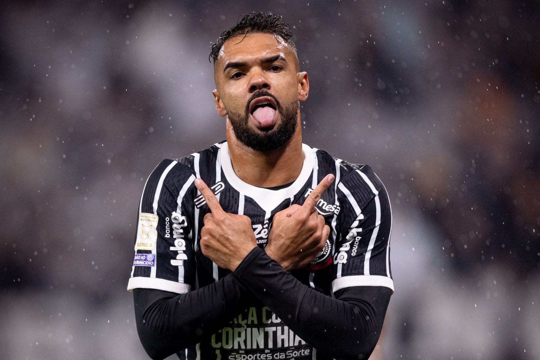 Corinthians bate São Paulo em clássico de cinco gols e confusões no Brasileiro
