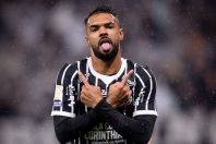 Corinthians bate São Paulo em clássico de cinco gols e confusões no Brasileiro