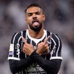 Corinthians bate São Paulo em clássico de cinco gols e confusões no Brasileiro