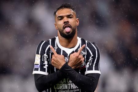 Raniele celebra gol em Corinthians 3 x 2 São Paulo, pelo Brasileirão 2026