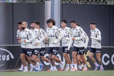 Jogadores do Santos em treino no CT Rei pelé