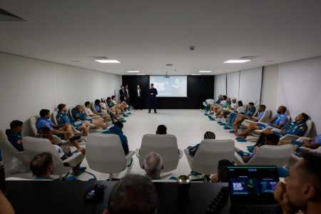 Seleção Brasileira é orientada sobre mudanças nas regras da arbitragem para a Copa do Mundo