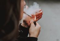 Jovens LGBTQIAPN+ apresentam maior consumo de drogas, diz pesquisa