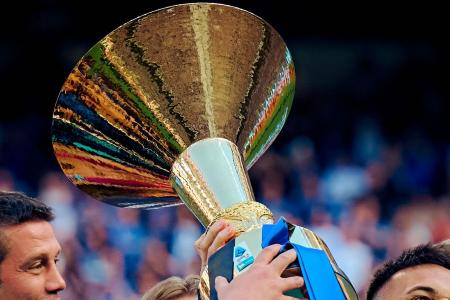 Troféu de campeão da Série A, levantado pela Inter de Milão na temporada