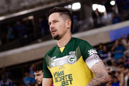 Tadeu, goleiro, capitão e ídolo do Goiás