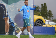 Pentacampeão pela Seleção opina sobre convocação para Copa e exalta Neymar