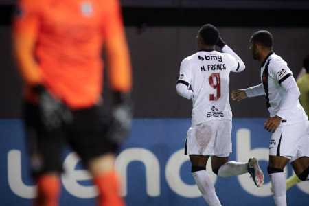 Matheus França desencantou e virou o jogo para o Vasco no Chile