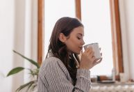 Café após as refeições pode reduzir absorção de nutrientes essenciais, alertam especialistas