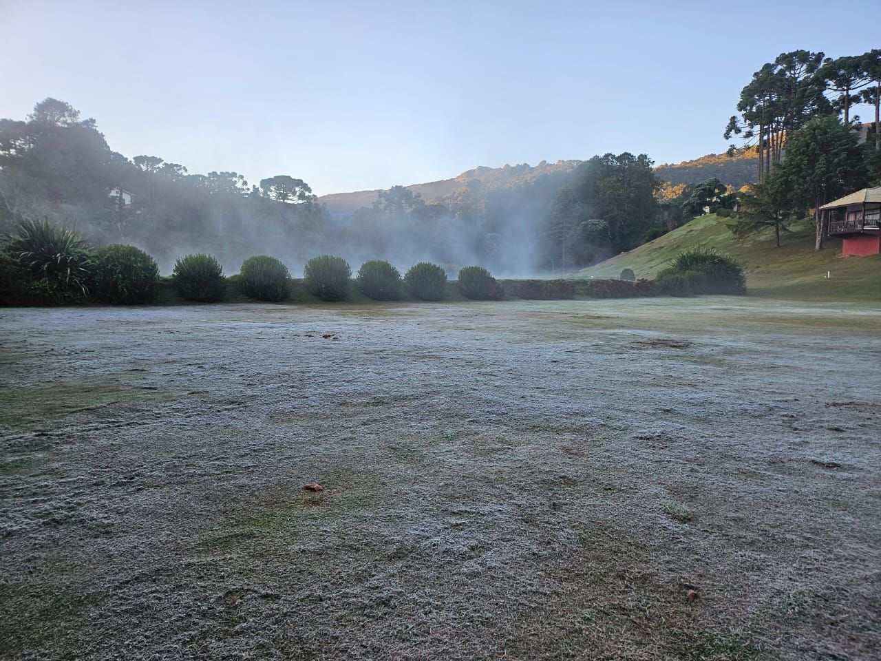 Sul de Minas registra geada e temperaturas abaixo de 3ºC neste sábado