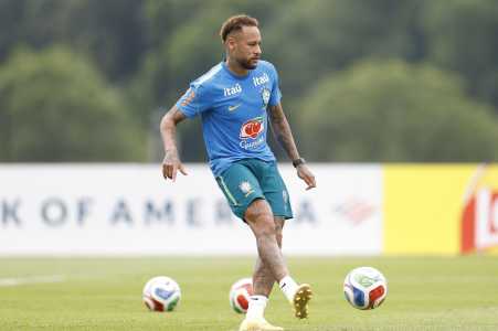 Neymar durante treino da Seleção Brasileira