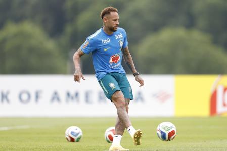 Neymar durante treino da Seleção Brasileira