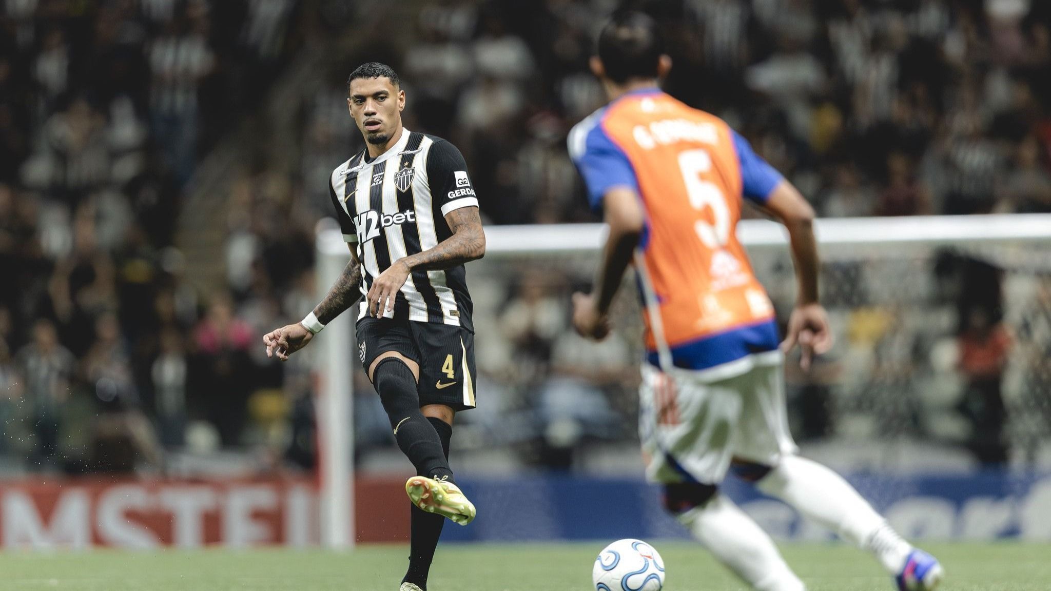 Atlético prepara compra e novo vínculo com zagueiro; saiba detalhes
