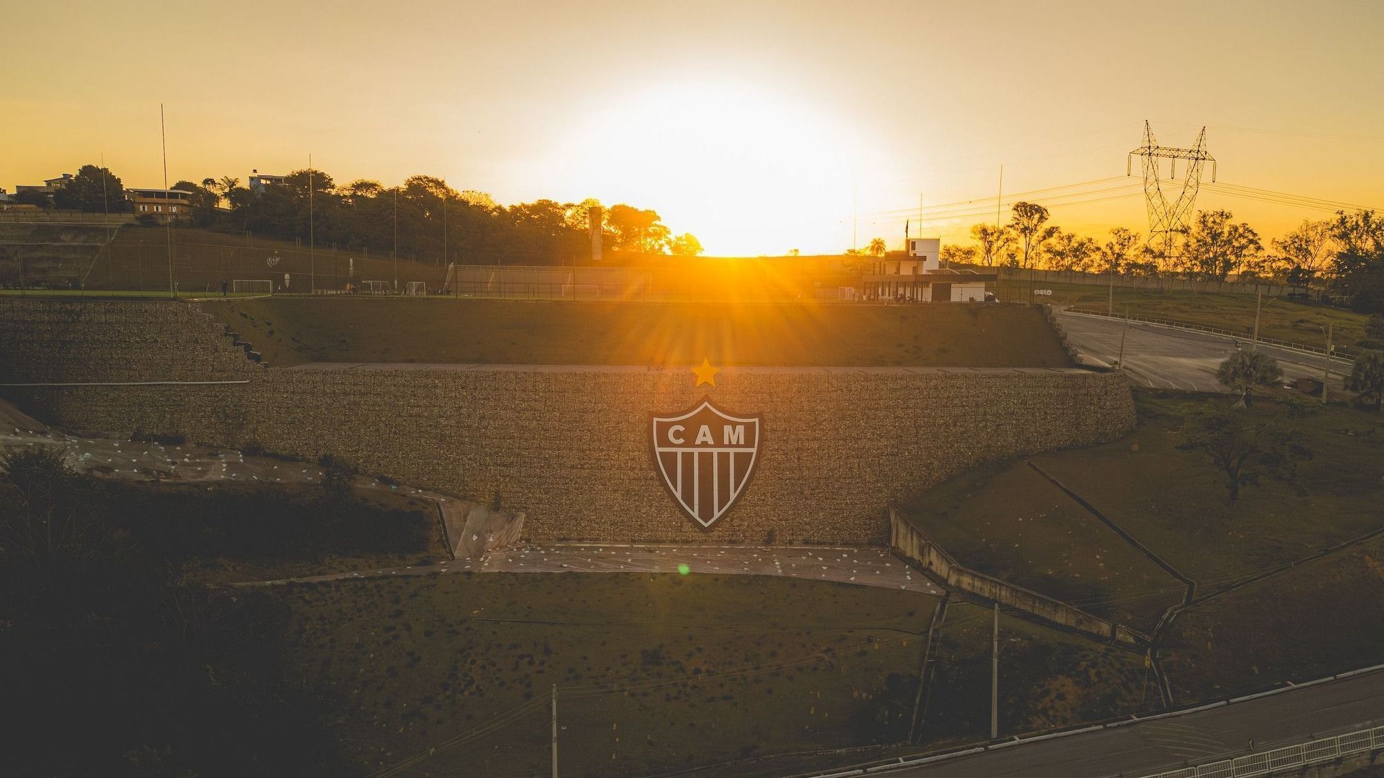 Atlético recebe imprensa na Cidade do Galo, em dia de treino e apresentação de reforço