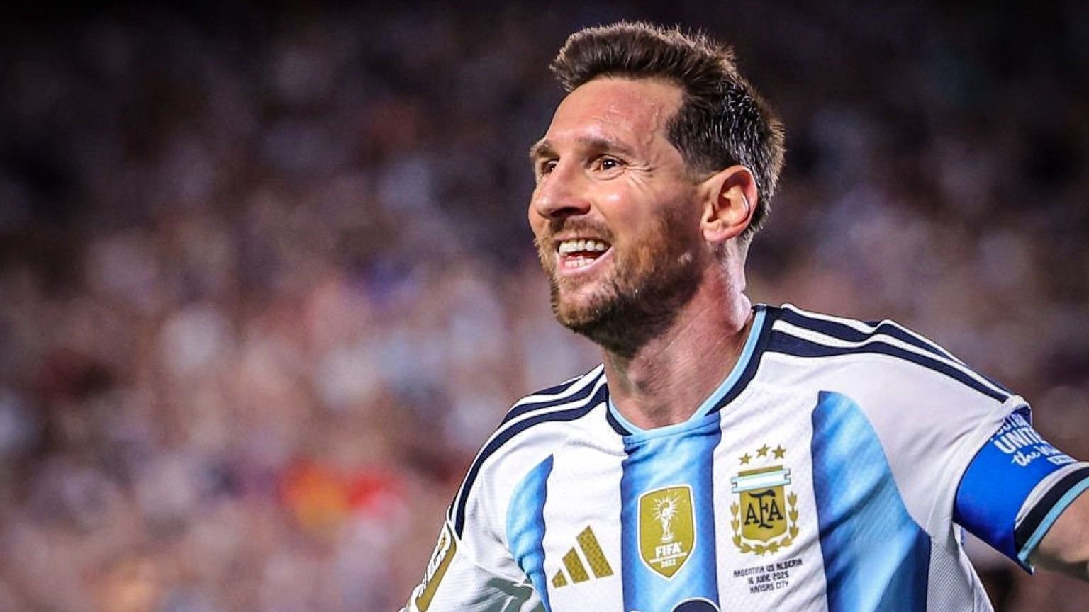 Ronaldo se rende a Messi e afirma: ‘É o melhor jogador de todos os tempos’