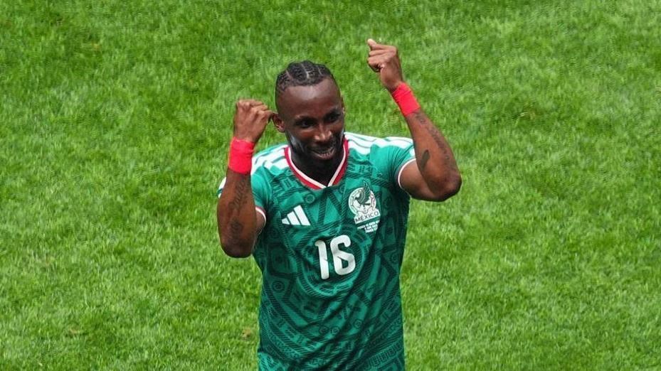 Autor de gol da abertura da Copa não nasceu no México; entenda