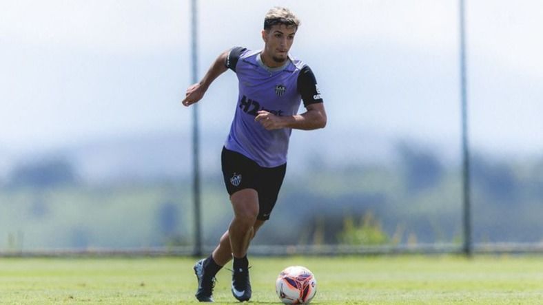 Meia do Atlético encaminha negociação para atuar em 'berço' de Cristiano Ronaldo