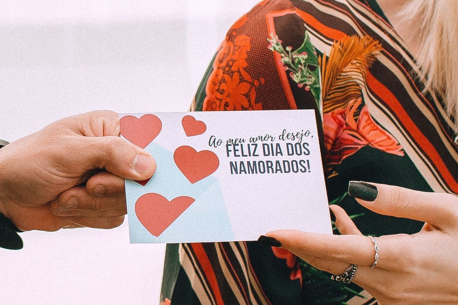 Presentes tradicionais dividem espaço com experiências no Dia dos Namorados