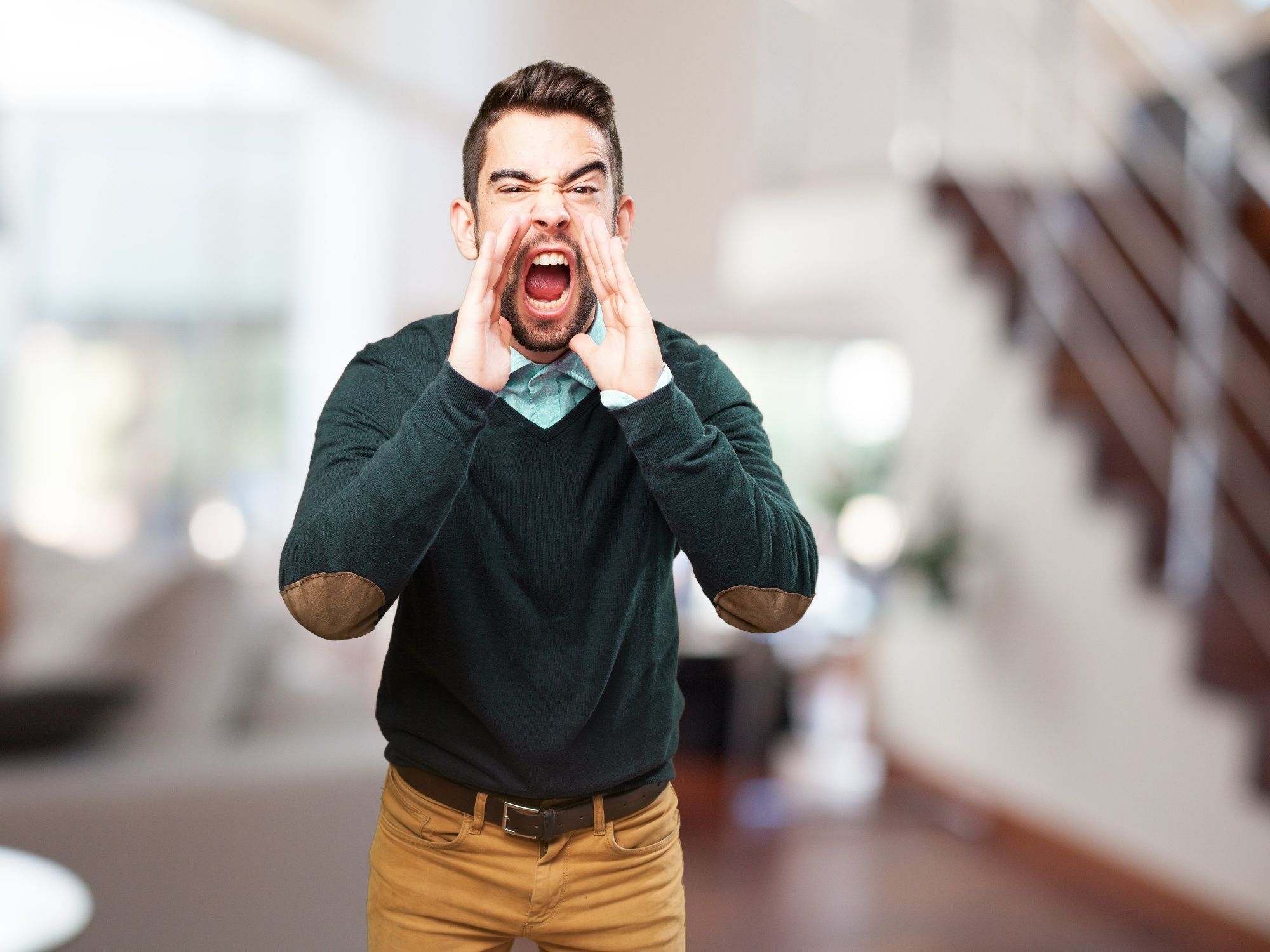 Psicologia explica o que escondem pessoas que sempre elevam a voz para se comunicar