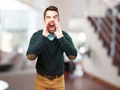 Psicologia explica o que escondem pessoas que sempre elevam a voz para se comunicar