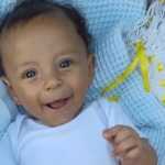 Família busca ajuda para realizar cirurgia em bebê com má formação congênita