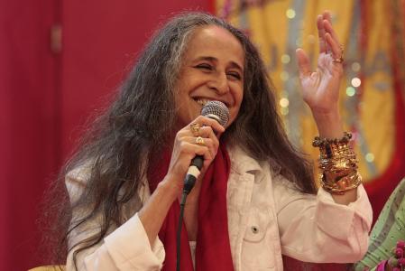 Maria Bethânia completa 80 anos