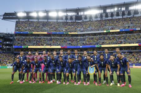 Time da Seleção Brasileira perfilado antes de Brasil x Haiti pela Copa do Mundo 2026