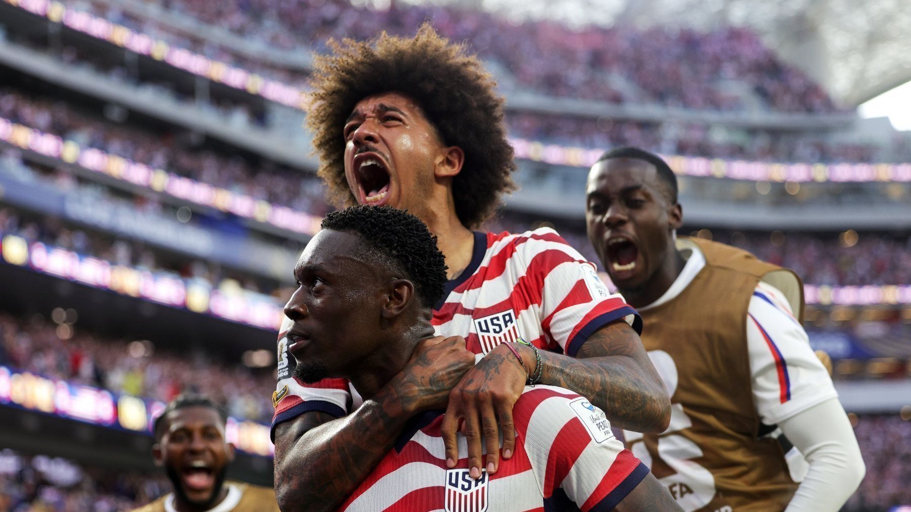 Estados Unidos dominam, goleiam Paraguai e estreiam com vitória na Copa do Mundo