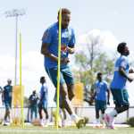 Neymar faz primeiro treino com elenco do Brasil e pode jogar contra a Escócia