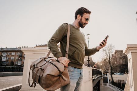 Uma mala bem planejada combina versatilidade, conforto e elegância, independentemente do destino ou da duração da viagem