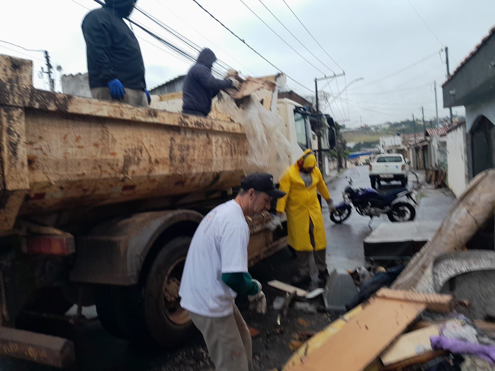 Prefeitura de Varginha inicia mutirão contra a dengue na Vila Murad