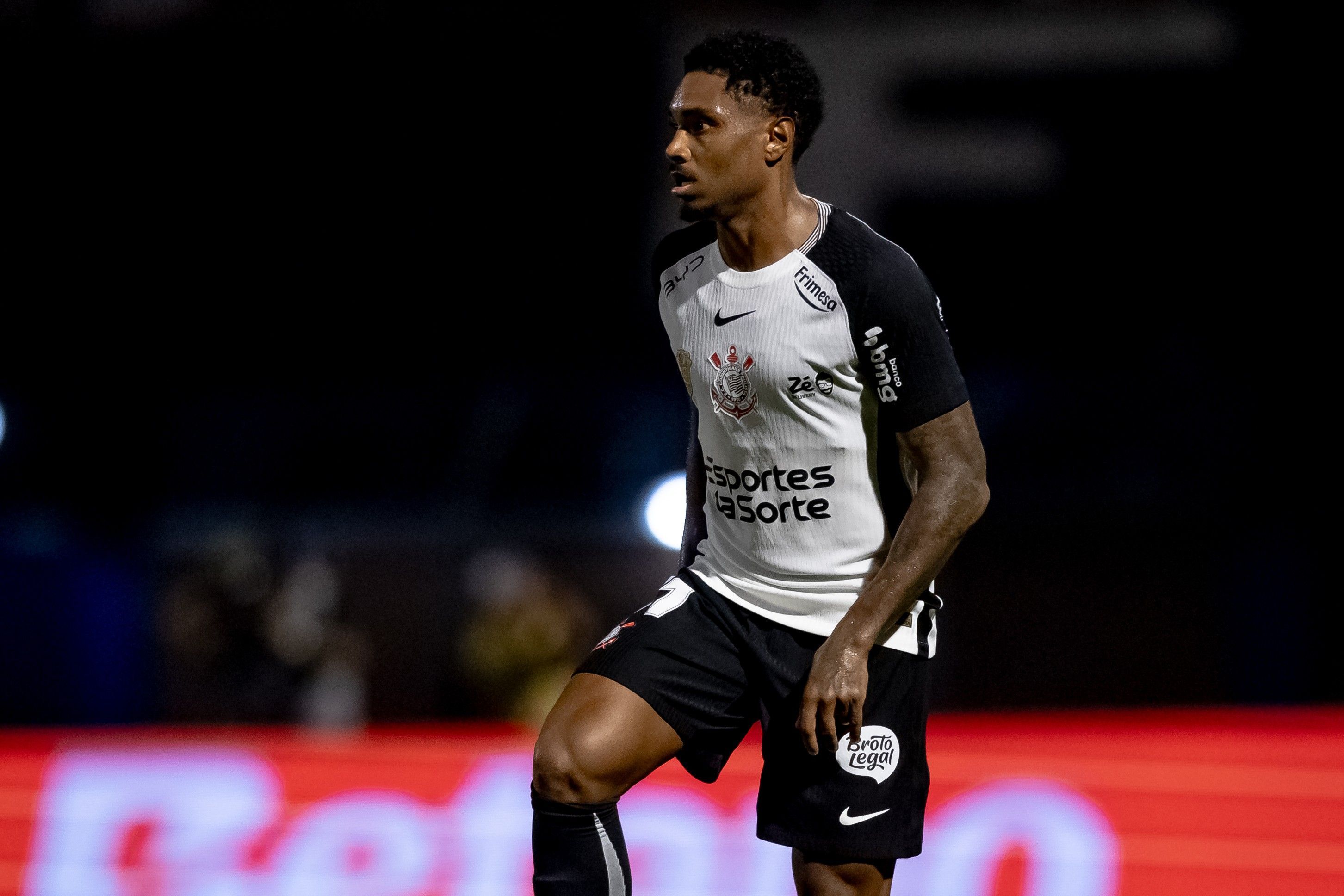 Atacante do Corinthians vive corrida para justificar permanência