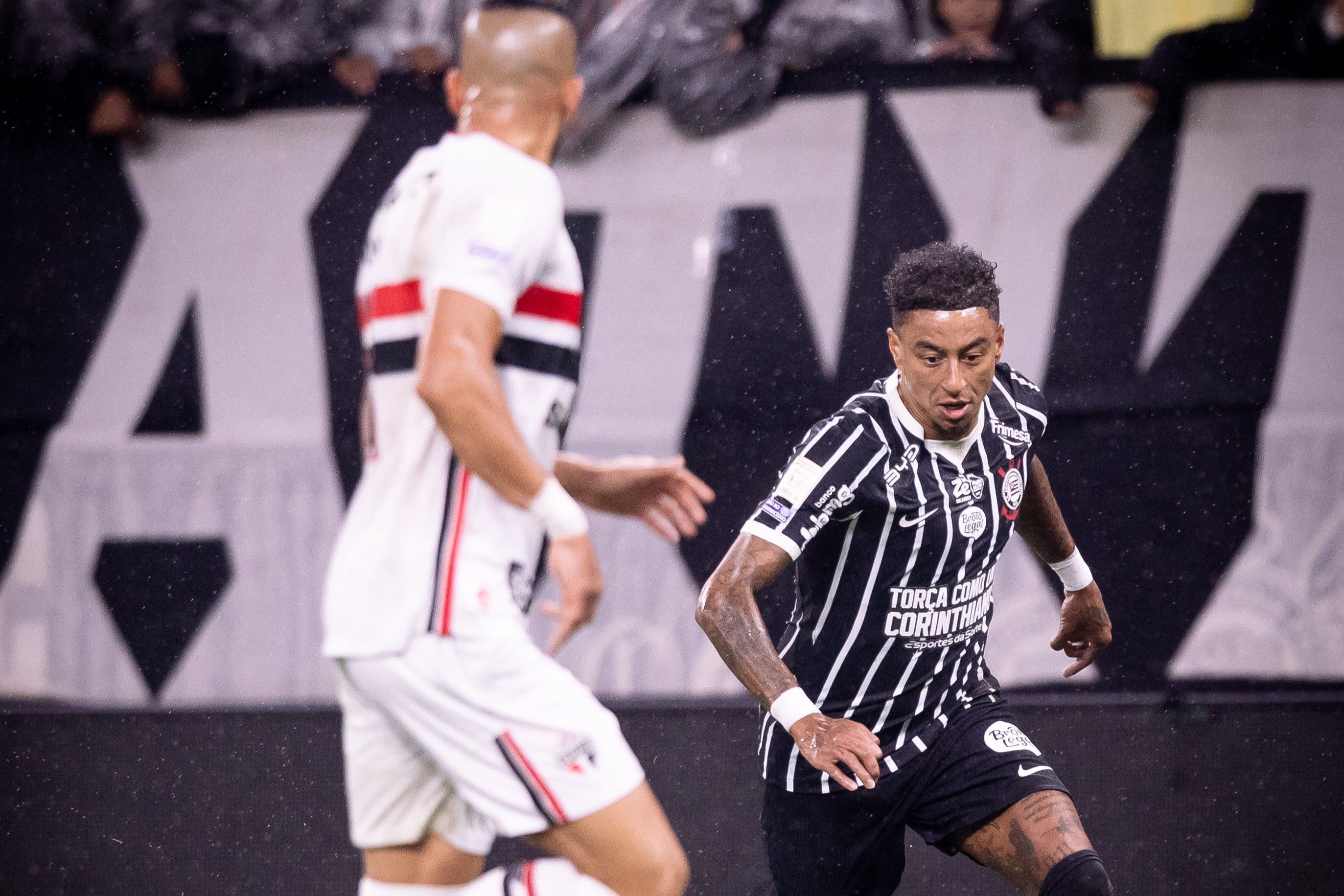 Em reta final de férias, jogador do Corinthians manda recado nas redes